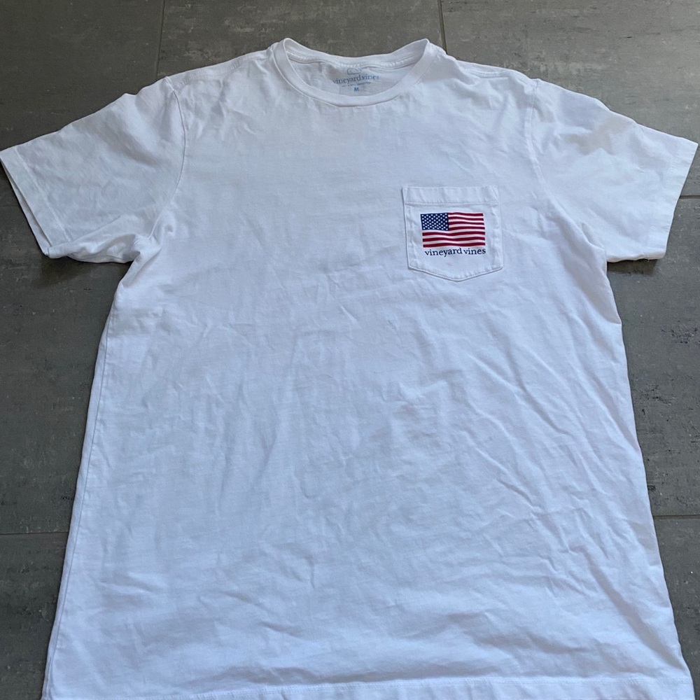 Men’s Vineyard Vine tshirt size M